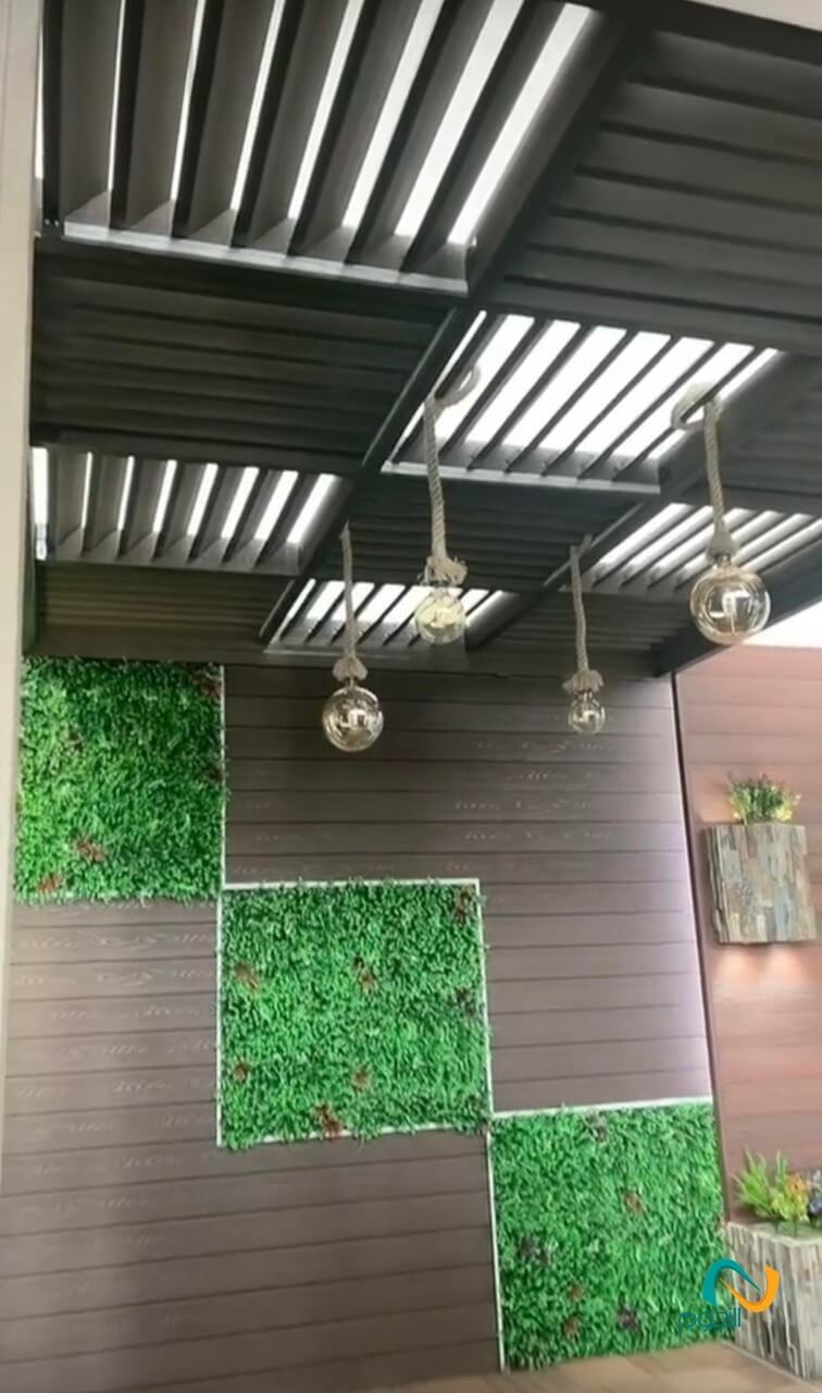 تركيب عشب جداري