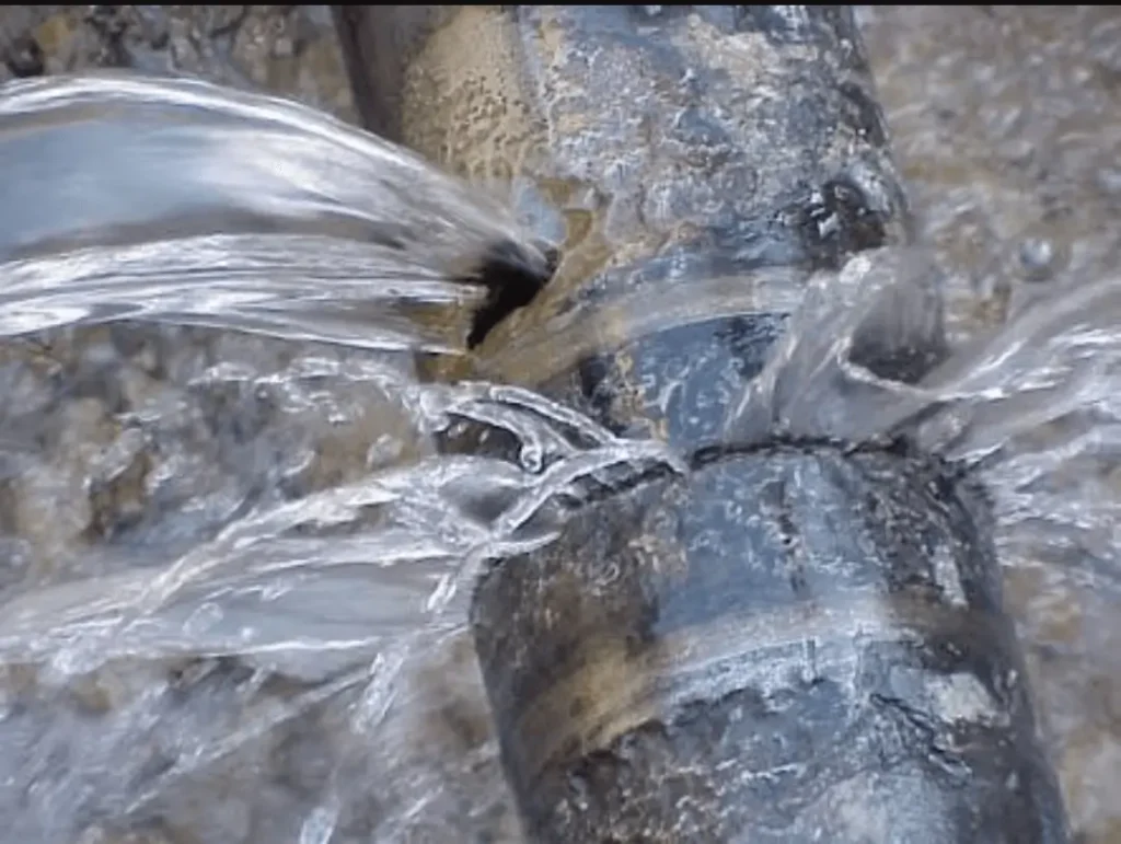 فحص تسربات المياه