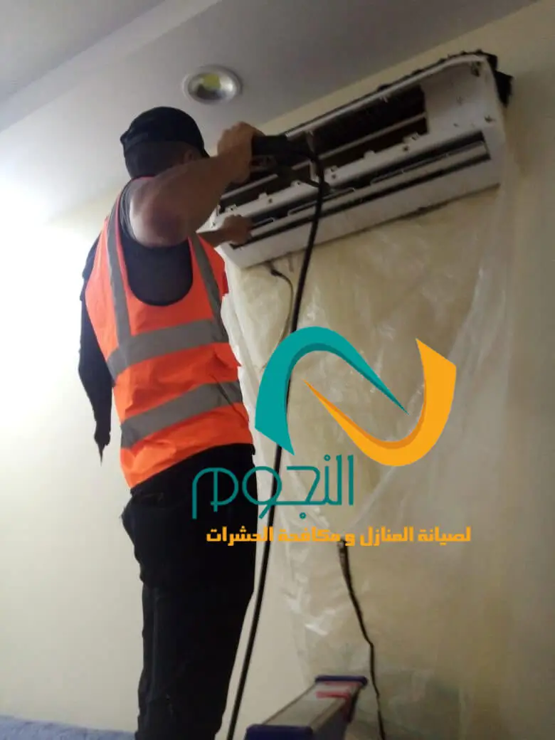 فني تنظيف مكيفات